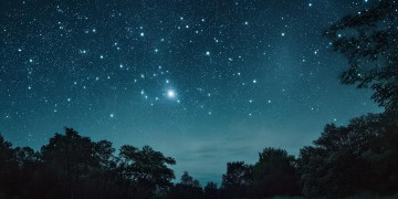 星星总是在发光究竟是哪首歌？
